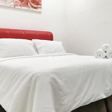 Teratak Persona Homestay. 4 Rooms Double Storey Terrace In Kuantan City. エクステリア 写真
