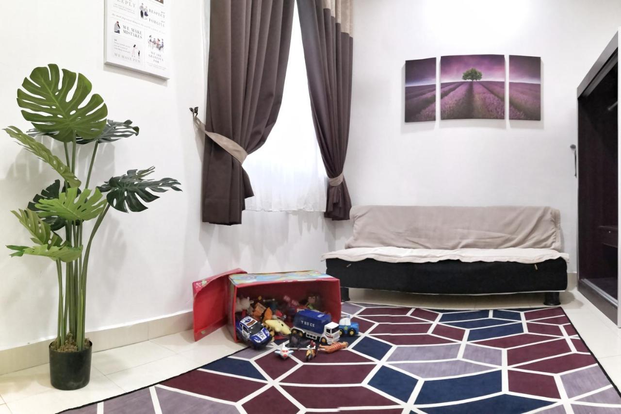 Teratak Persona Homestay. 4 Rooms Double Storey Terrace In Kuantan City. エクステリア 写真
