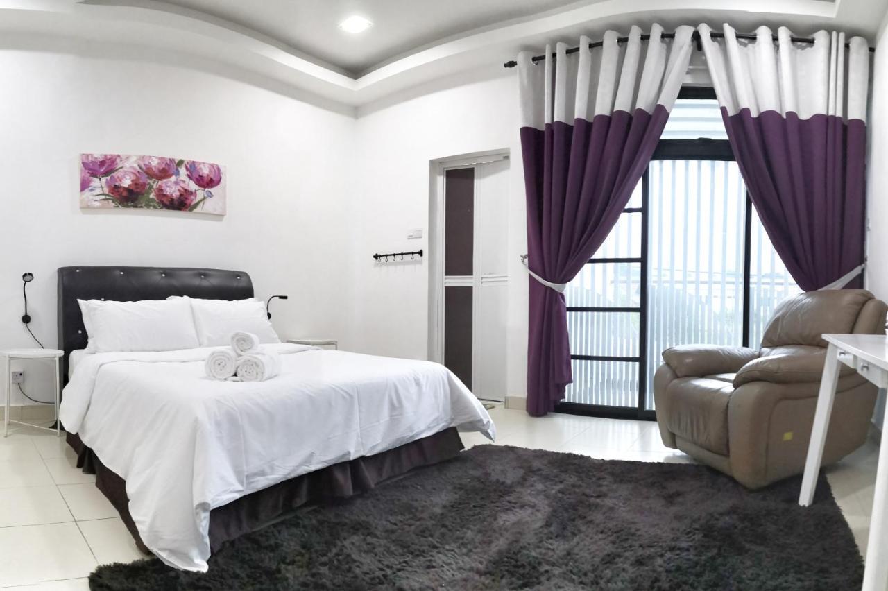 Teratak Persona Homestay. 4 Rooms Double Storey Terrace In Kuantan City. エクステリア 写真