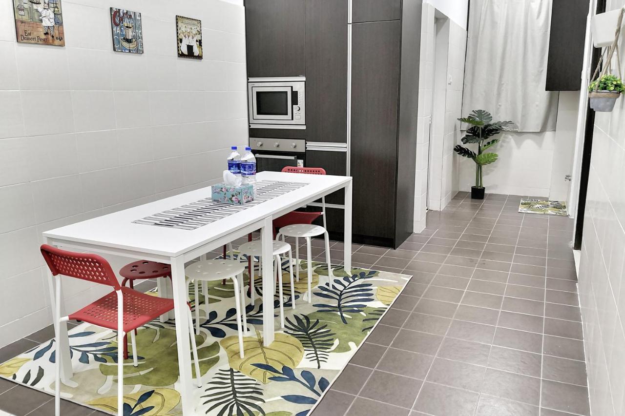 Teratak Persona Homestay. 4 Rooms Double Storey Terrace In Kuantan City. エクステリア 写真