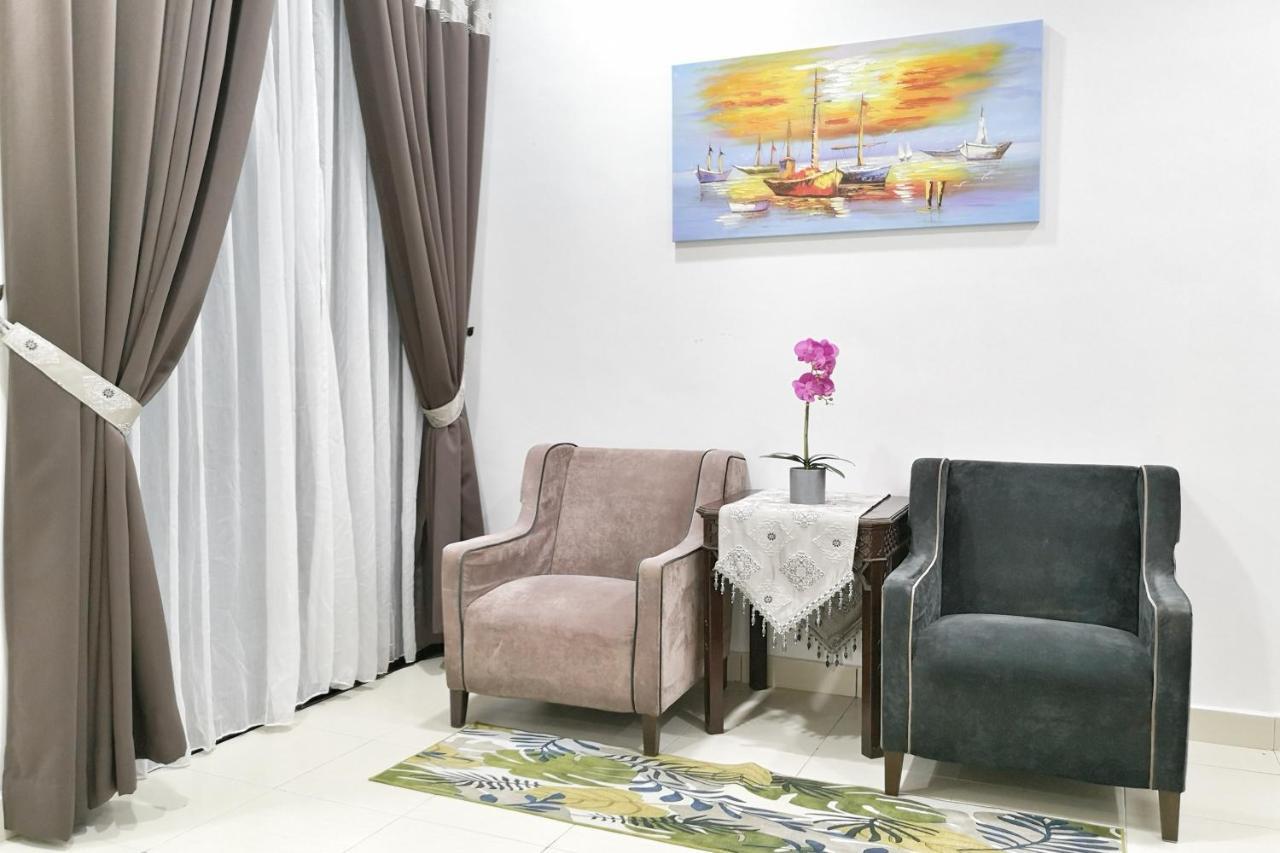 Teratak Persona Homestay. 4 Rooms Double Storey Terrace In Kuantan City. エクステリア 写真