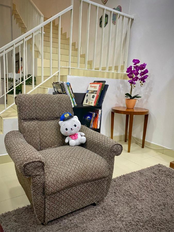Teratak Persona Homestay. 4 Rooms Double Storey Terrace In Kuantan City. エクステリア 写真